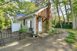 Cottage (1 Bedroom) | Interior - Waterfront New York Getaway w/ Kayaks (Riverhead)