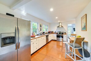 Cottage (1 Bedroom) | Interior - Waterfront New York Getaway w/ Kayaks (Riverhead)