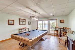 House (5 Bedrooms) | Interior