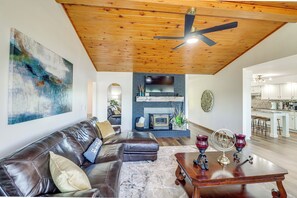 House (5 Bedrooms) | Interior