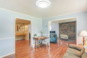 House (3 Bedrooms) | Interior