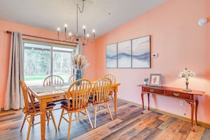 House (3 Bedrooms) | Interior