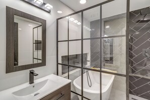 Interior - Houston Apartment: Close to University & Downtown (Houston)