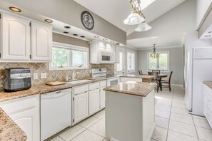 House (4 Bedrooms) | Interior