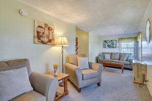 Front of property - Lakefront Oakland Vacation Rental w/ Dock + Views! (Oakland)