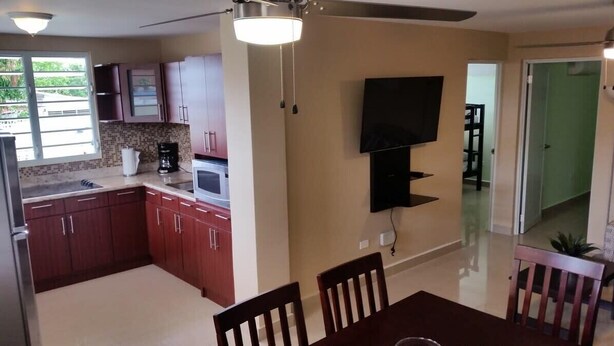 Coffee/tea maker, fridge, microwave, stovetop