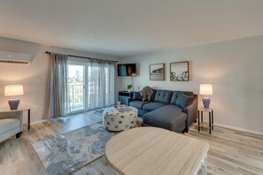 Apartment (0 Bedroom) | Interior - New Smyrna Beach Studio Condo - Walk to Beach! (New Smyrna Beach)