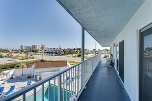 Apartment (0 Bedroom) | Interior - New Smyrna Beach Studio Condo - Walk to Beach! (New Smyrna Beach)