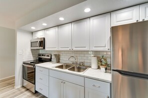 Apartment (0 Bedroom) | Interior - New Smyrna Beach Studio Condo - Walk to Beach! (New Smyrna Beach)