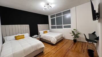 4 多间卧室、办公桌、熨斗/熨衣板、旅行婴儿床