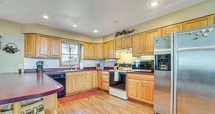 Family-friendly Houghton Lake House: Steps to Lake