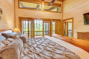 獨棟房屋 (3 Bedrooms) | 3 間臥室、書桌、筆電工作空間、床單