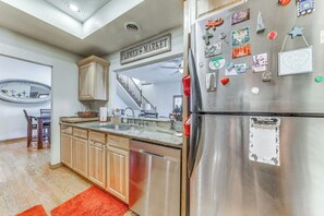 Interior - Nature-filled Ruidoso Condo: 3 Mi to Alto Lake (Ruidoso)