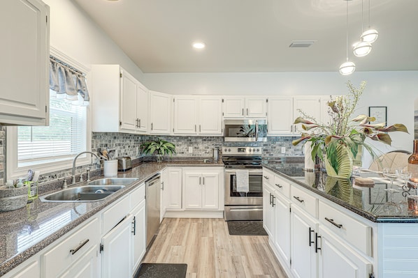 House (1 Bedroom) | Interior - Pensacola Home on 1 Acre w/ Large Yard & Grill! (Pensacola)