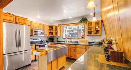 Woodsy Lake Almanor Cabin w/ Community Perks!