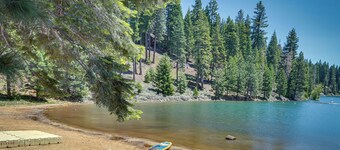 Woodsy Lake Almanor Cabin w/ Community Perks!