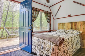 House (1 Bedroom) | Interior - Inviting Des Arc Cabin w/ Fire Pit + Deck! (Des Arc)