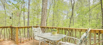 Inviting Des Arc Cabin w/ Fire Pit + Deck!