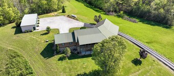 Panoramic Mtn Views: Spacious Tennessee Home!