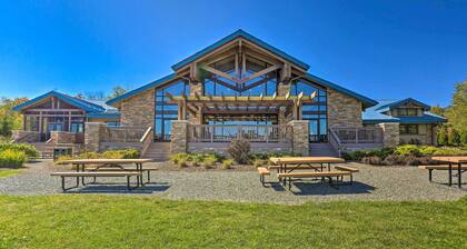 Pocono Lake House Hideaway: Hot Tub & Theater Room