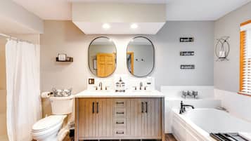 House (5 Bedrooms) | Interior