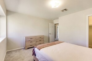 Interior - Joshua Tree Home w/ Fire Pit ~ 4 Mi to Natl Park! (Joshua Tree)