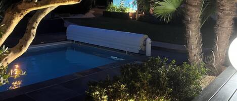 Et oppvarmet basseng