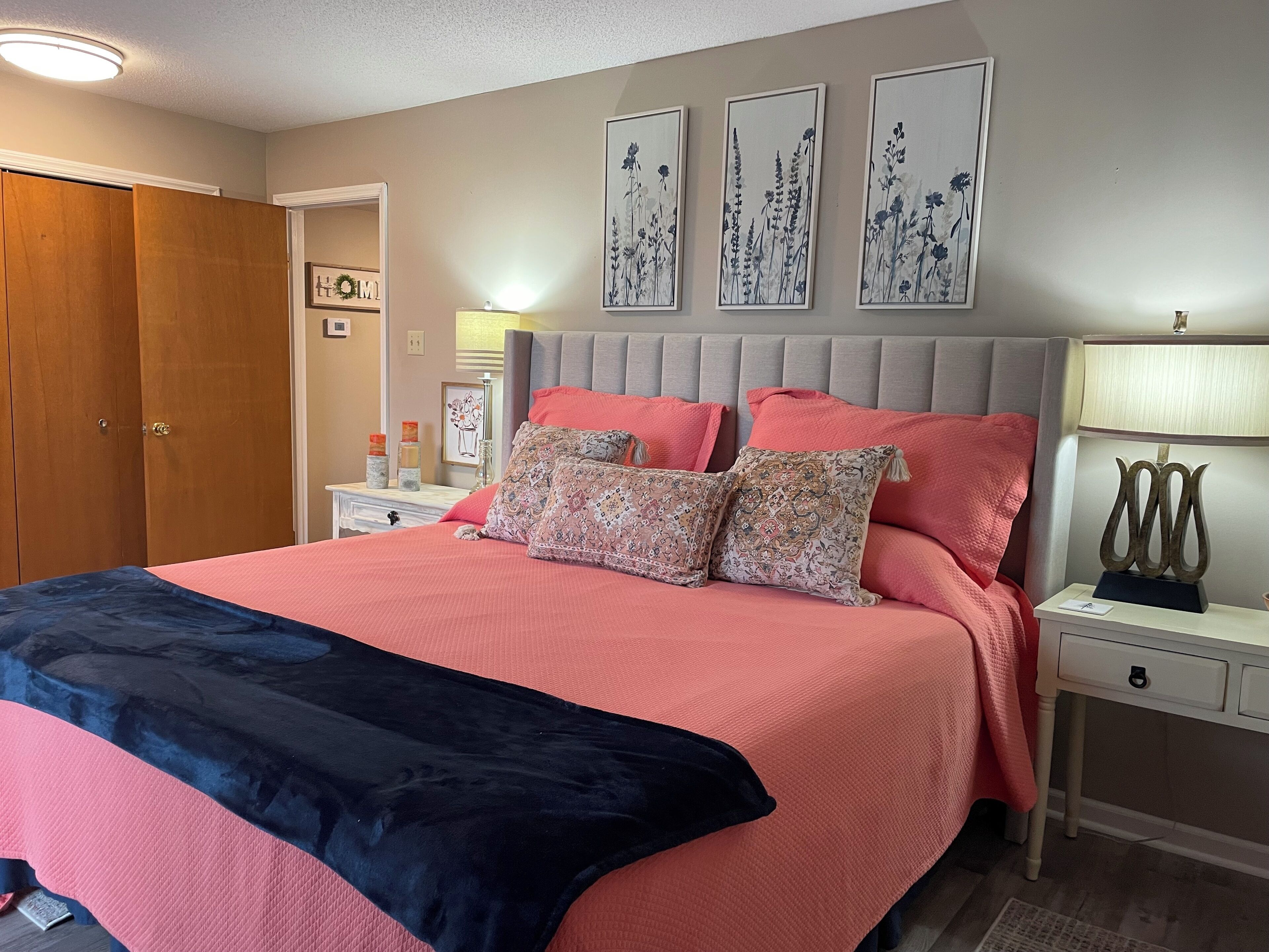 2 habitaciones, tabla de planchar con plancha, cuna de viaje y wifi 