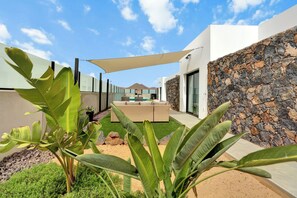 Property grounds - Mariposas Lajares 4, Villa Moderna Tranquila y Espaciosa, Para Familias y Amigos (Lajares, la Oliva)