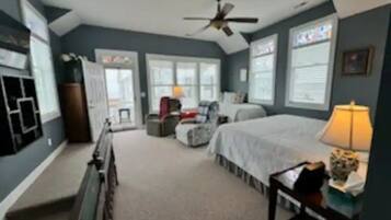 7 bedrooms, desk, iron/ironing board, travel crib