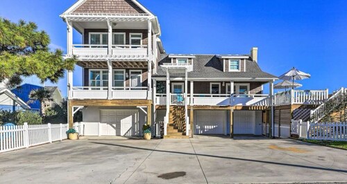 Windsong Beach Cottage- with  Amazing Ocean Views