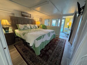 7 bedrooms, desk, iron/ironing board, travel cot