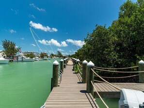 Marina - Seaside Serenity~ Luxury Waterfront Pool Home w/ 35` Dock (Marathon)