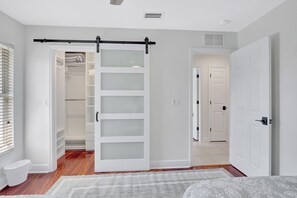 5 bedrooms, iron/ironing board, WiFi, bed sheets - Marco Island Oasis (Marco Island)