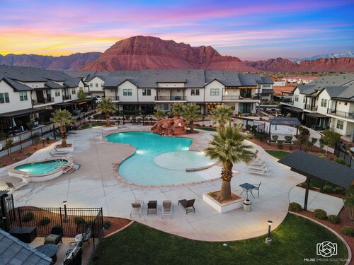 Grand Slam Getaway #5: Community Pool, Pac Man Arcade. Hiking Trails.
