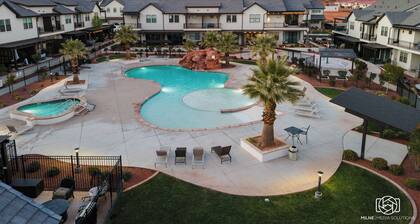 Grand Slam Getaway #5: Community Pool, Pac Man Arcade. Hiking Trails.