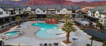 Grand Slam Getaway #5: Community Pool, Pac Man Arcade. Hiking Trails.