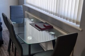 Dining - Doncaster-house-sleeps8-parking-garden (Doncaster)