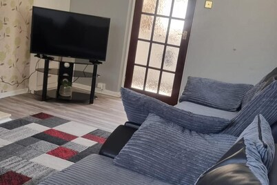 Doncaster-house-sleeps8-parking-garden