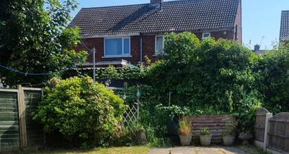 Doncaster-house-sleeps8-parking-garden