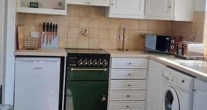 Doncaster-house-sleeps8-parking-garden