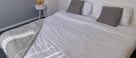 House | 4 bedrooms, free WiFi, bed sheets