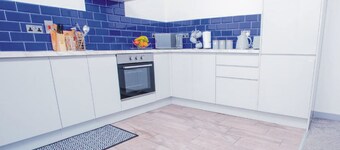 넓은 도시 아파트먼트