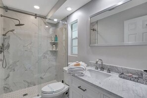Shower, hair dryer - Local Living on Marco Island, Fla (Marco Island)