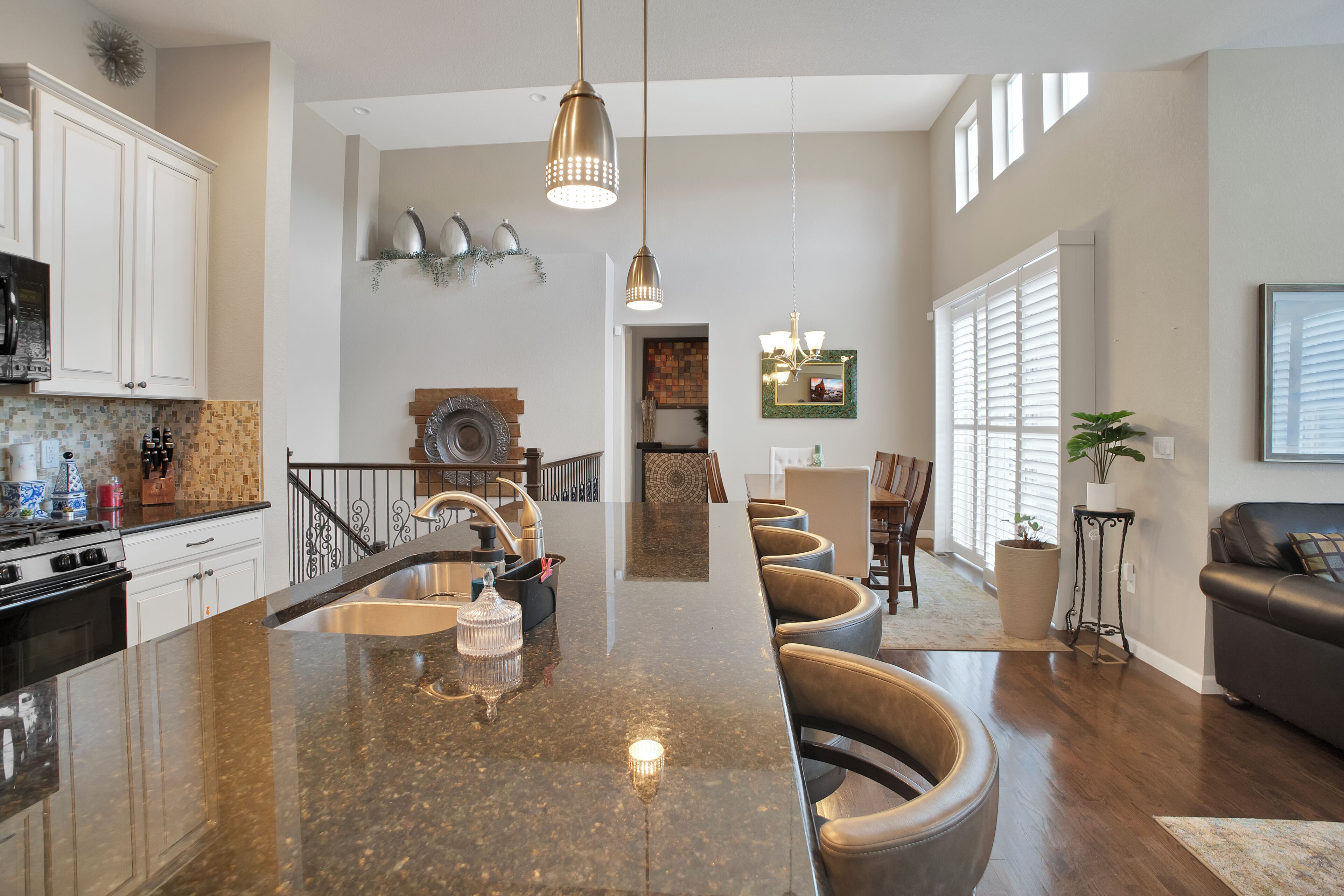 Spacious Family Home near Golf and walking paths. 6 months and more rentals only