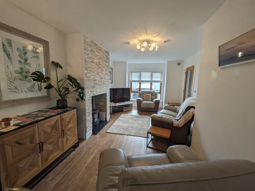 Modern Family Friendly Home - Easy access to Cork City.