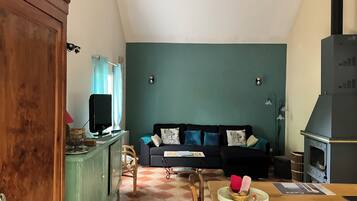 Televisie en een open haard