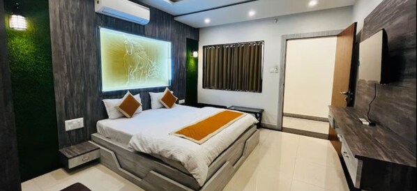 笔记本电脑工作区、免费 WiFi、床单