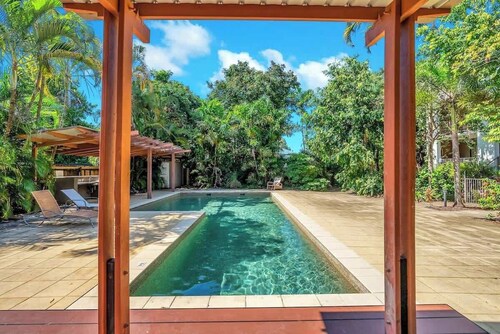 The Loft Trendy Coastal Charm with Pool