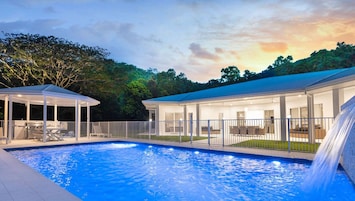 The pool heating is perfectly timed to operate alongside the pool filter, ensuring comfortable temperatures for a relaxing swim. Enjoy a dip in the inviting pool, complete with heating and a soothing waterfall feature.